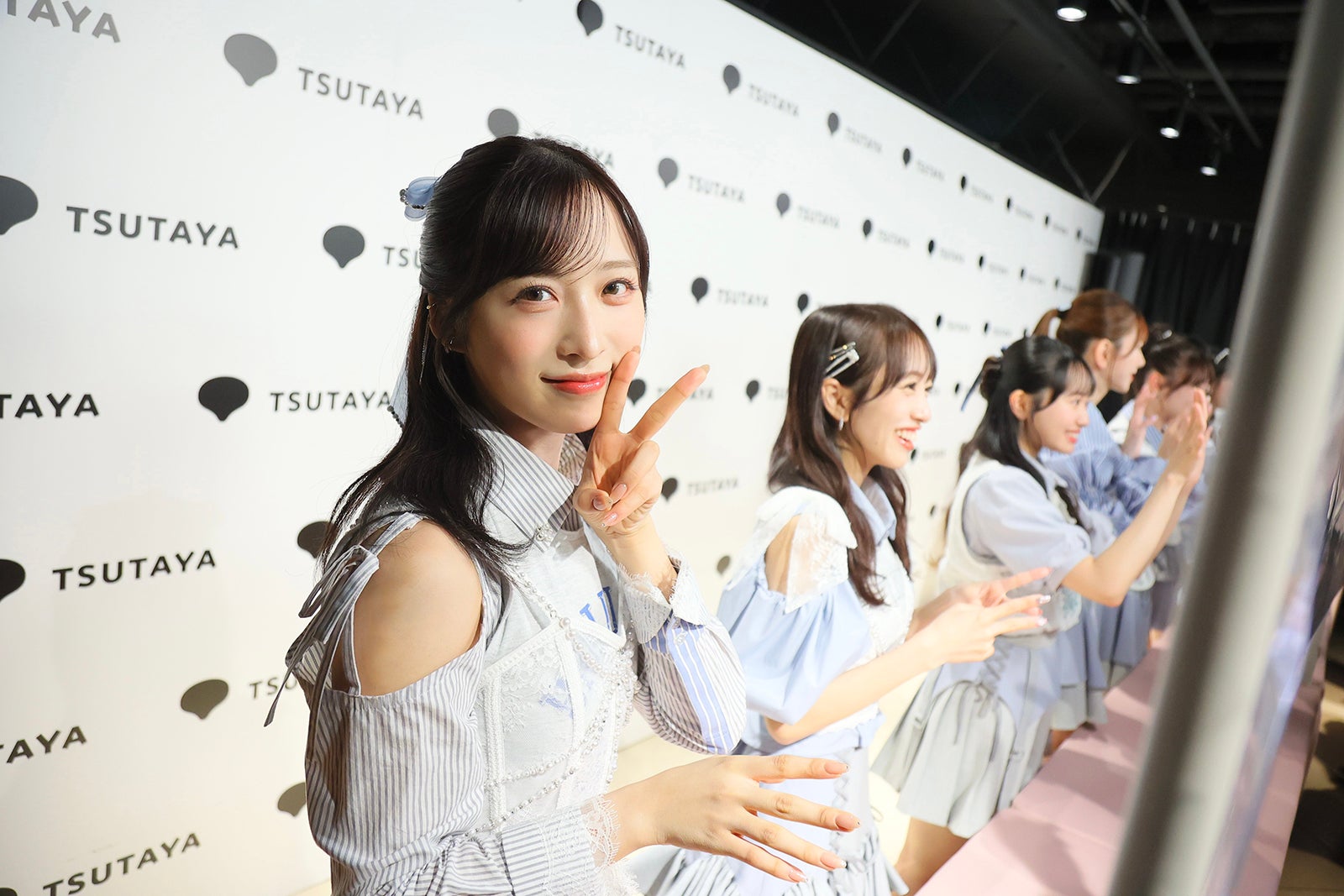前田敦子らOG、AKB48劇場に集結「たかみなの卒業の時以来