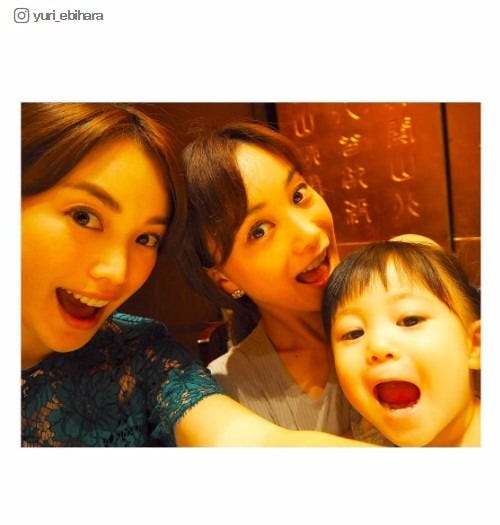 蛯原友里 妹 英里と2家族でバースデー 姪っ子との3ショットも公開 モデルプレス 蛯原友里 妹 英里と2家族でバースデー 姪っ子との3ショットも公開 モデルプレス