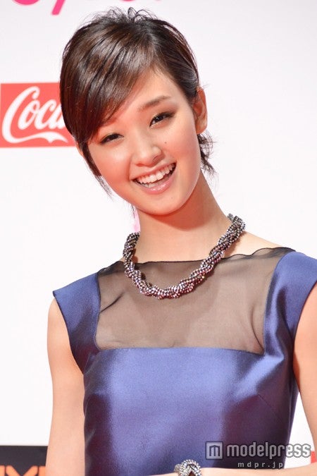 ＜速報＞剛力彩芽、上品なドレス姿で魅了　「MTV VMAJ」レッドカーペット