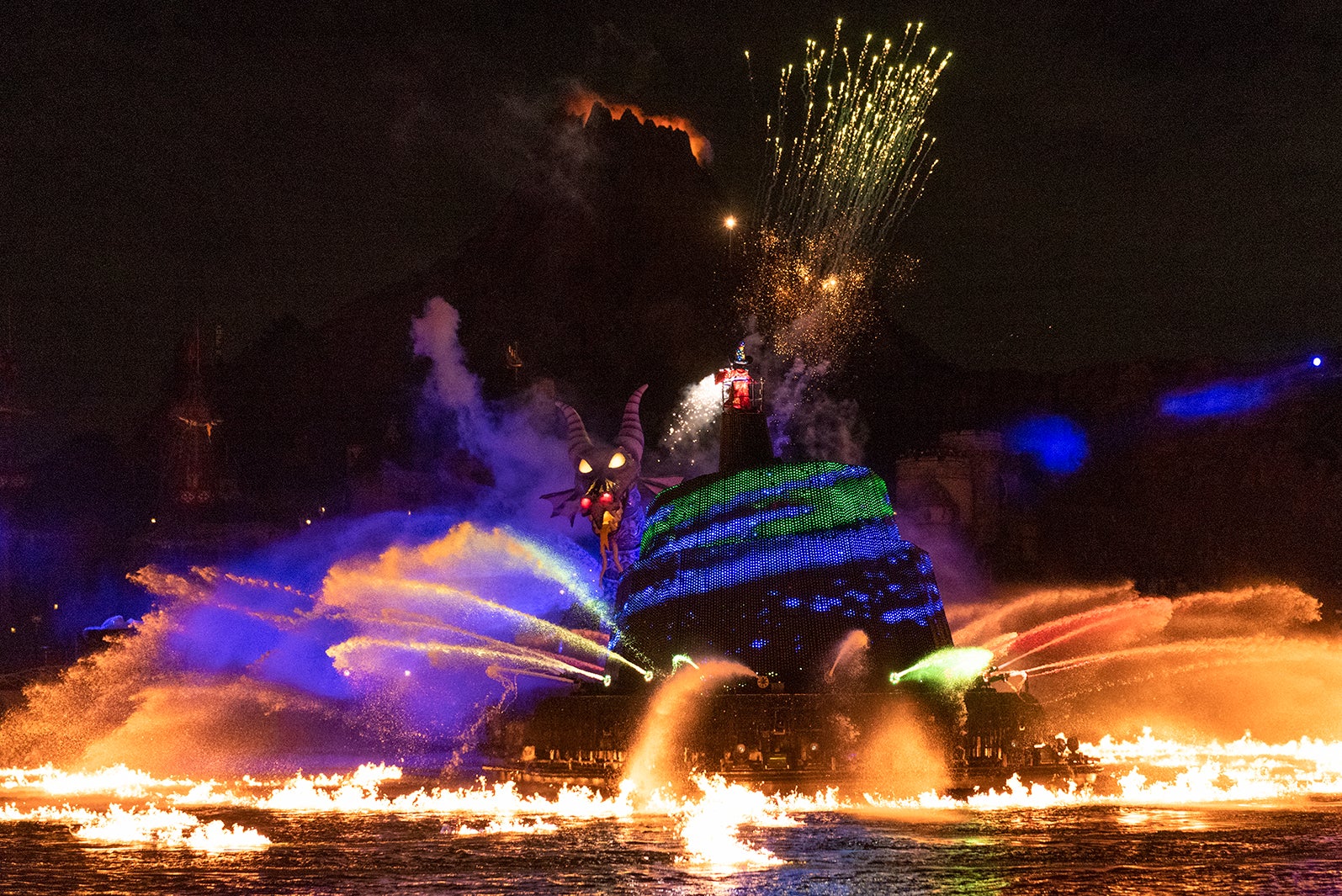 「ファンタズミック！」（C）Disney