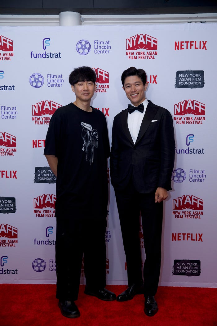 松永大司監督、鈴木亮平/授賞式写真(C)NYAFF(C)Gavin Li