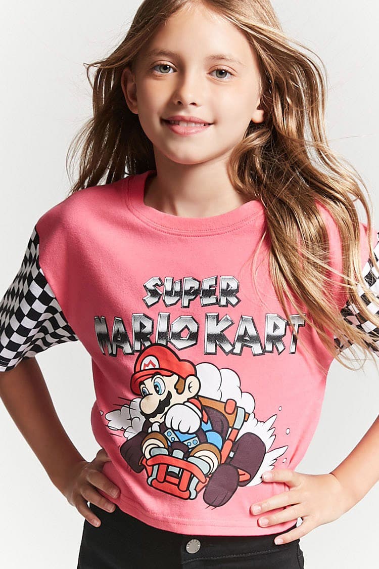 マリオカートTシャツ着用（C）1990 Nintendo（C）1991 Nintendo（C）1992 Nintendo（C）1994 Nintendo-SUPER FAMICON is a trademark of Nintendo. 