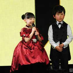 薫と友樹、たまにムック。(左から:芦田愛菜、鈴木福)