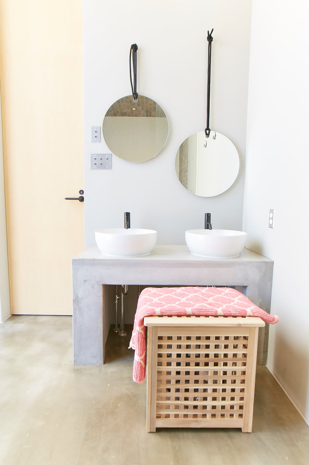 清潔感のあるバスルーム／画像提供：バンズシティ