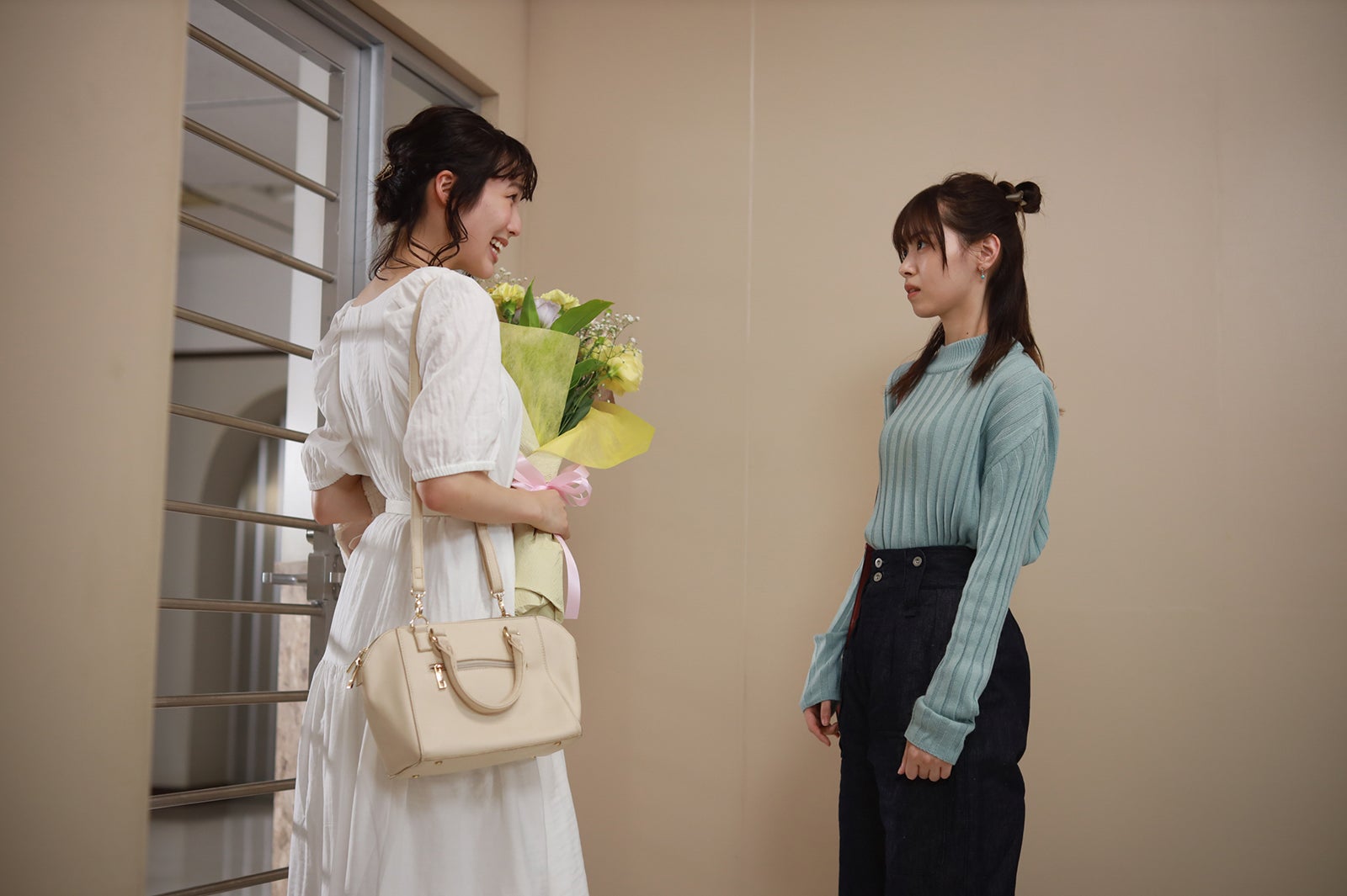 秋田汐梨、西野七瀬／「言霊荘」第6話より（C）テレビ朝日