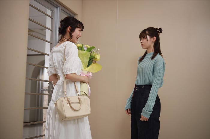 秋田汐梨、西野七瀬/「言霊荘」第6話より(C)テレビ朝日