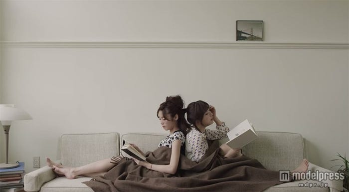 菅野結以&島袋聖南/かわいえいじ3rdシングル「カゲロウ」MVより