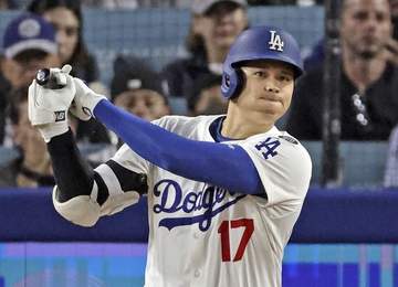 大谷翔平 19号逆転2ラン→中前2点打で今季3度目の1試合4打点！一塁ベース上で思わず満面笑み 右腕の不安を一掃