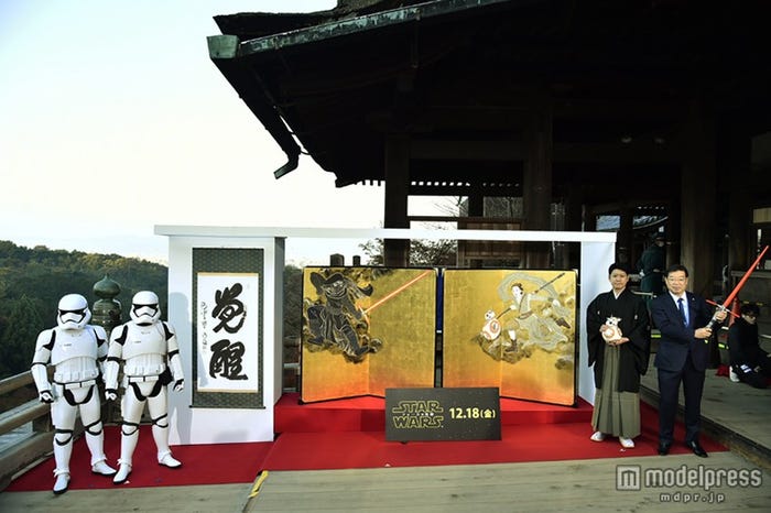 「スター・ウォーズ」“集大成”が清水寺でお披露目(C) 2015Lucasfilm Ltd. & TM. All Rights Reserved