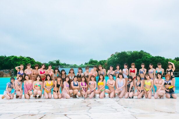 グラドル＆レースクイーン50人以上がプールに集結「はなまる夏の大プール撮影会」開催 - モデルプレス