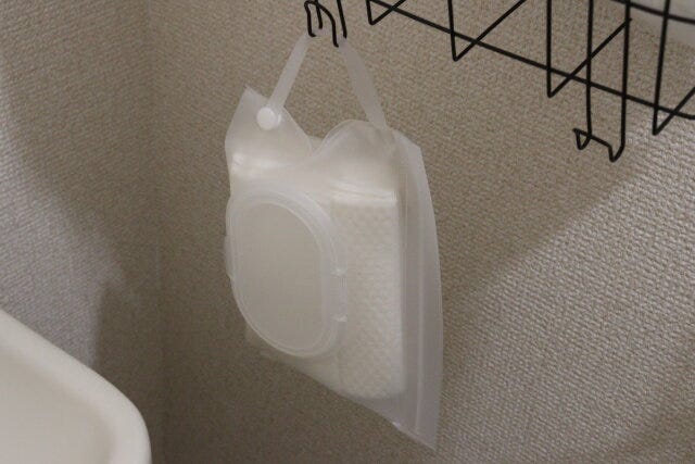 セリアの蓋付ウェットシートケース