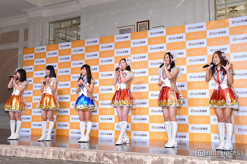 （左から）熊崎晴香、東李苑、柴田阿弥、松井珠理奈、古畑奈和、斉藤真木子