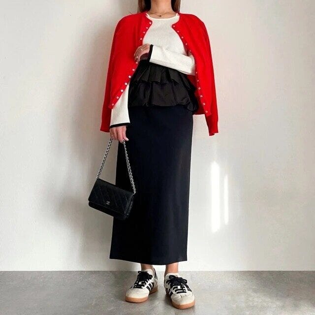 華やかレディーコーデ アディダスSamba大人女性おすすめ華やかレディーコーデ