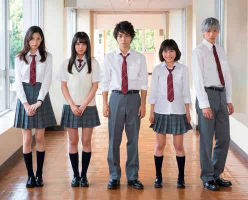 山田裕貴、銀髪で異彩放つ “黒髪”イメチェン加藤玲奈ら実写化ビジュアル初解禁