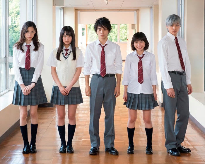 (左から)金城茉奈、加藤玲奈、村上虹郎、吉田円佳、山田裕貴(C)赤城大空・小学館/ 『二度めの夏、二度と会えない君』製作委員会