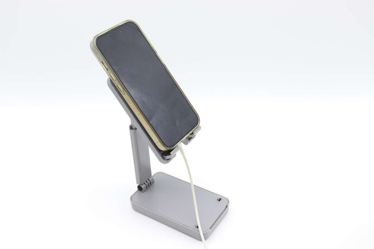 ダイソーの折り畳み式スマホスタンド