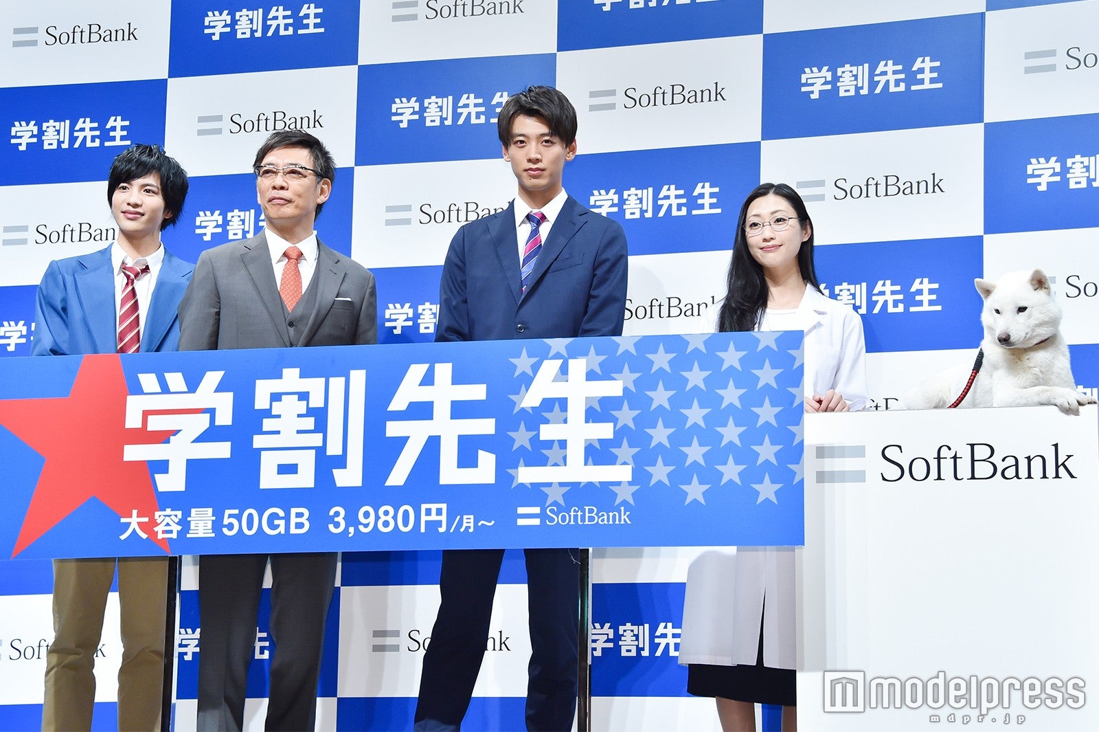 （左から）志尊淳、生瀬勝久、竹内涼真、壇蜜、白戸家のお父さん（C）モデルプレス