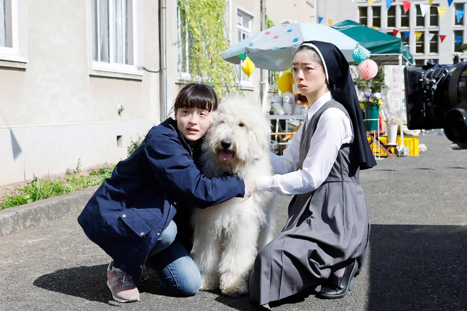 モトーラ世理奈、ハウ、市川実和子（C）2022「ハウ」製作委員会