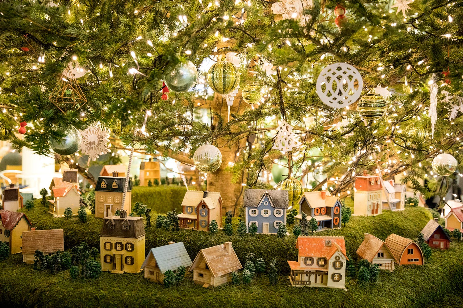 クリスマスムード漂う横浜で野外映画上映会 あったかフード&ドリンクも味わえる