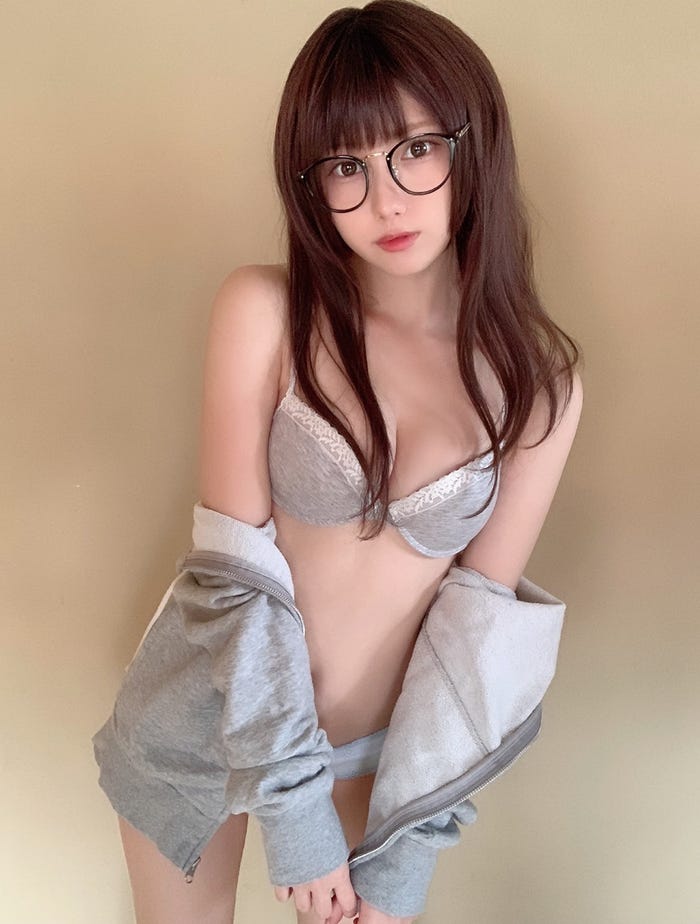 篠崎こころ/『GIRLS graph.(ガールズグラフ)』002(宝島社、4月15日発売)オフショット(提供画像)