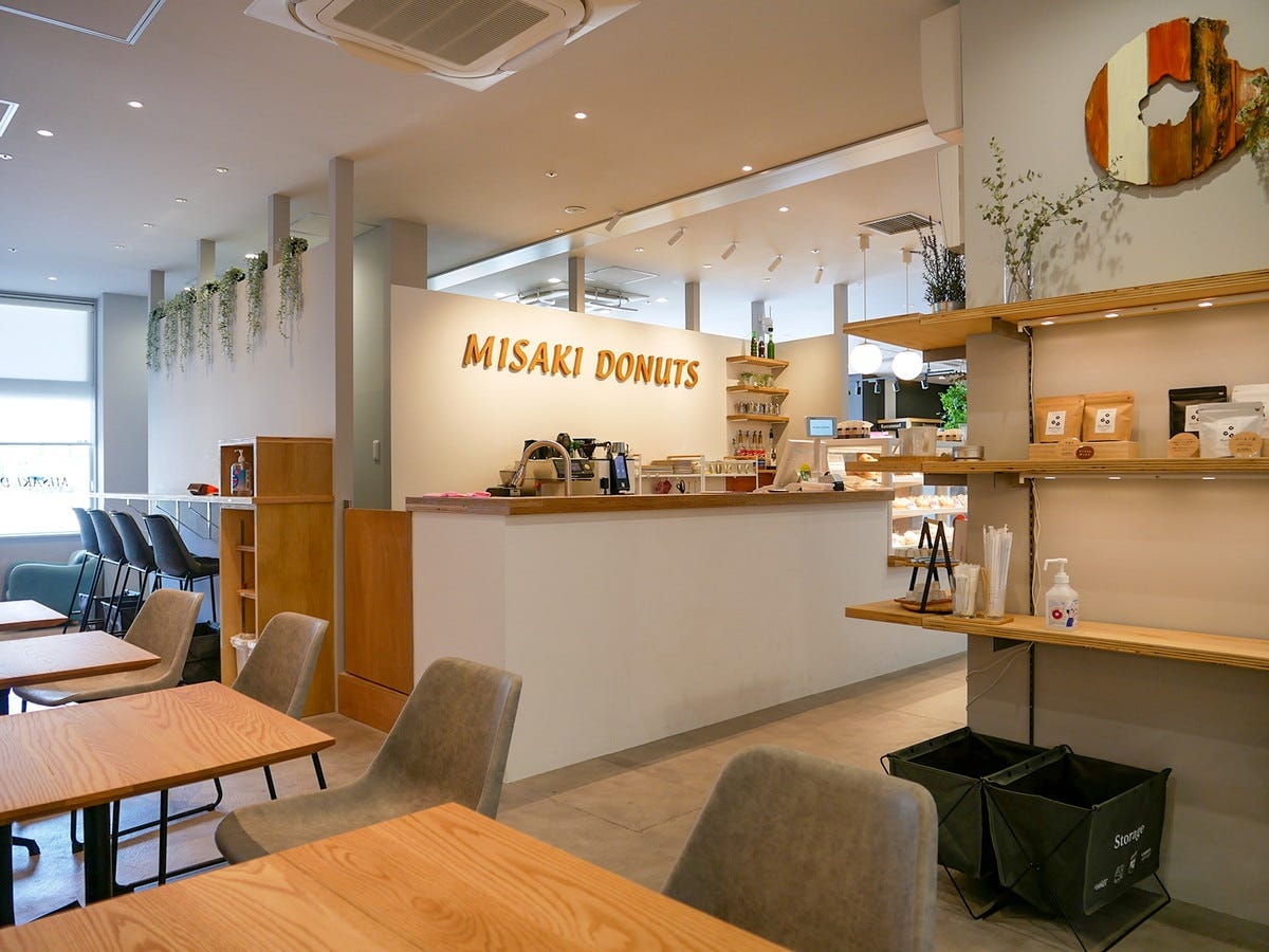 「ミサキドーナツ」はカフェスペースを併設