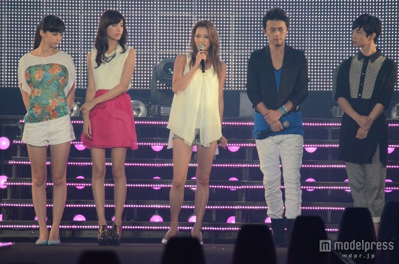 （左から）中条あやみ、山本美月、香里奈、勝地涼、千葉雄大