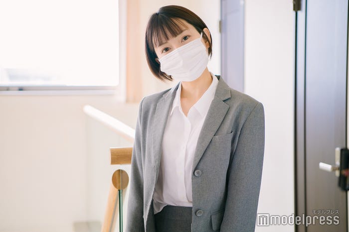 丸の内OLレイナ(C)モデルプレス