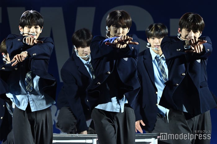 TWS(C)モデルプレス