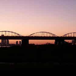 漢江に架かる大きな橋／photo by dombrassey