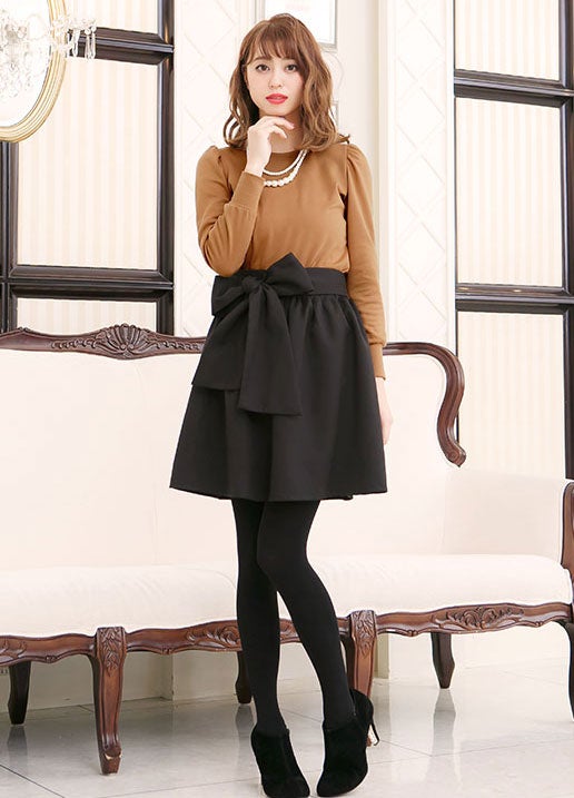 ポンチ素材パフスリーブデザイン長袖トップス「神戸レタス」1990円（税込）／画像提供：神戸レタス