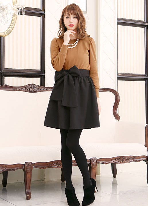 ポンチ素材パフスリーブデザイン長袖トップス「神戸レタス」1990円(税込)/画像提供:神戸レタス