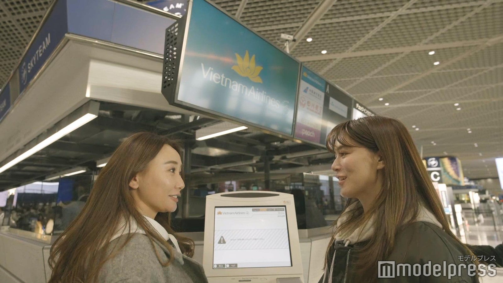 ベトナム航空チェックインカウンター／撮影協力：成田国際空港株式会社　（C）モデルプレス