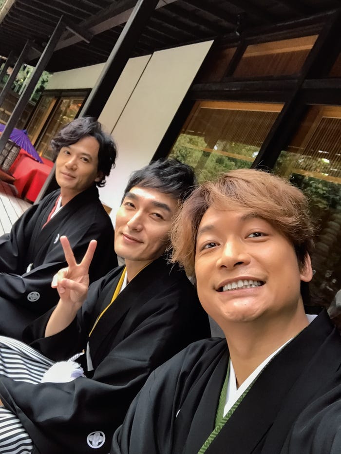 香取慎吾が撮影した自撮り(写真提供:KADOKAWA)