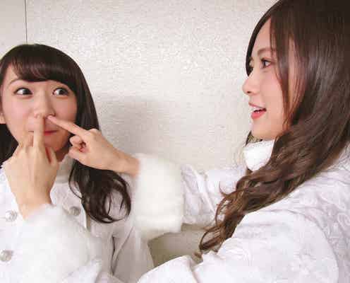 乃木坂46のオフショット連載スタート!秋元真夏の鼻に指を突っ込む白石麻衣、“ずっきゅん”ポーズを披露する生田絵梨花…