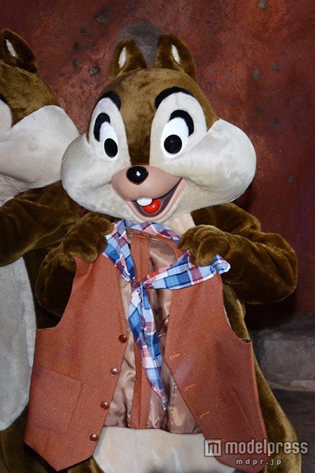 ベストを持ってお祝いに駆けつけたチップ