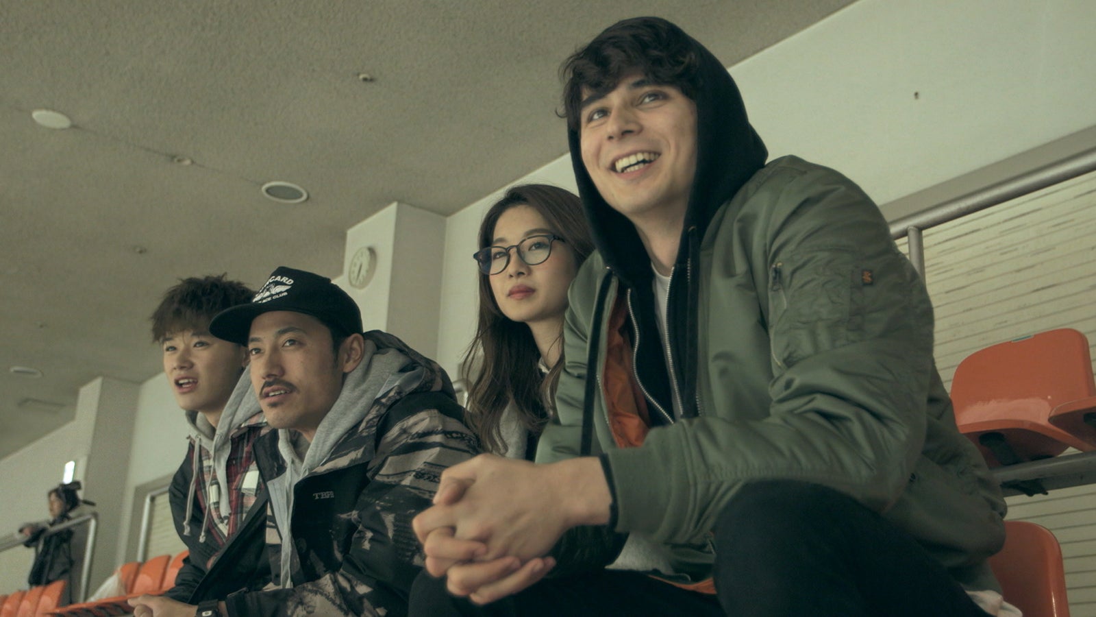 つば冴の試合をみにきたメンバー「TERRACE HOUSE OPENING NEW DOORS」9th WEEK（C）フジテレビ／イースト・エンタテインメント