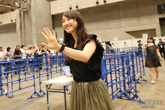 倉持明日香 松井玲奈が最後の握手会 小嶋陽菜は猫の仮装でサプライズ登場 モデルプレス 倉持明日香 松井玲奈が最後の握手会 小嶋陽菜は猫の仮装でサプライズ登場 モデルプレス