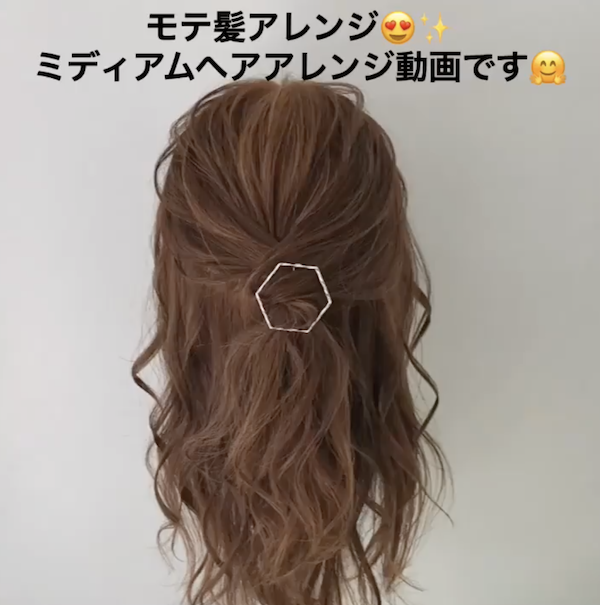 ミディアム 結婚式に合う髪型15選 簡単に出来るセルフアレンジで華やかに モデルプレス ミディアム 結婚式に合う髪型15選 簡単に出来るセルフアレンジで華やかに モデルプレス