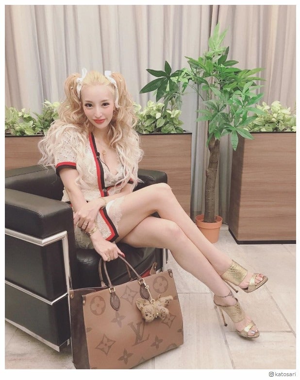 加藤紗里、“総額1380万円”全身コーデ初公開「異次元」「歩く宝石」と驚きの声