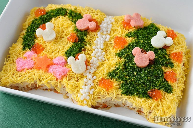 TDL「クリスタルパレス・レストラン」スペシャルブッフェ／海老とちりめん山椒のちらし寿司（C）Disney