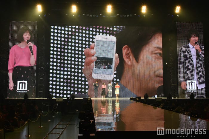 その場でモデルプレスのTwitterに即投稿(C)モデルプレス