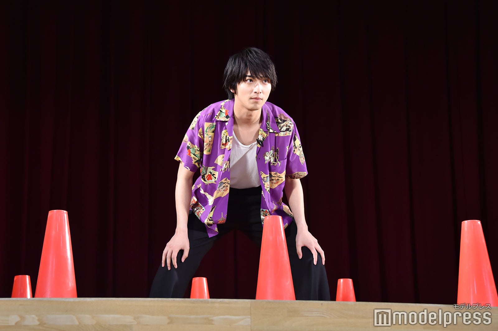 横浜流星／「1分間反復横跳び対決」の様子 （C）モデルプレス