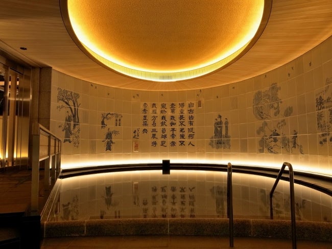 温泉サロン　ロイヤルスパ　悠久の森　内風呂／画像提供：カラカミ観光