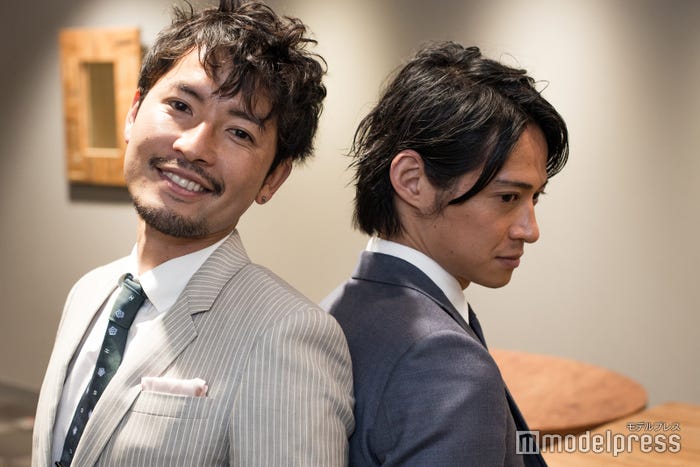(左から)小柳津林太郎、久保裕丈 (C)モデルプレス