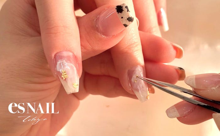 金箔をランダムにオン(画像提供:esNAIL)