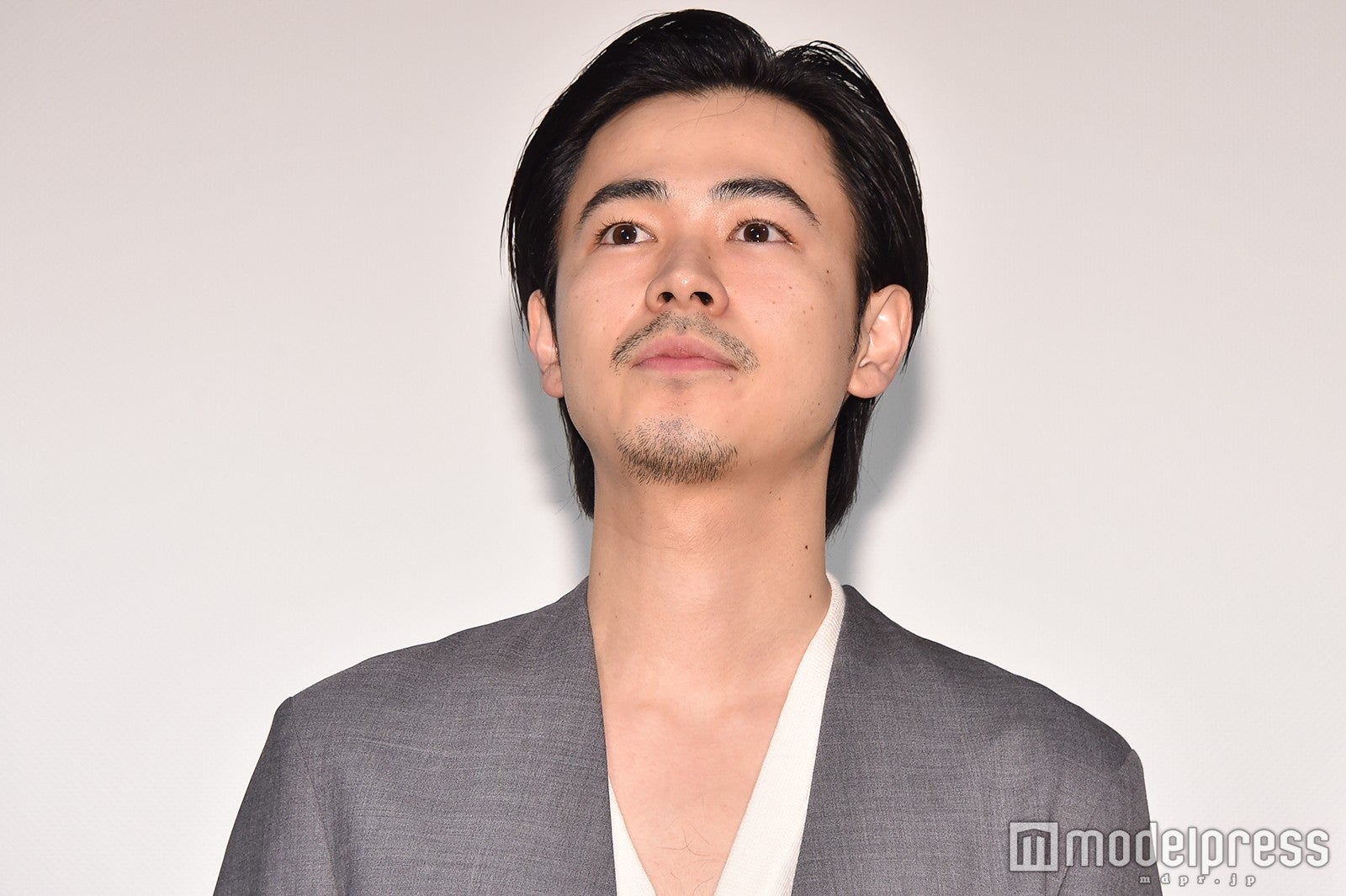 成田凌、脱いで「ポニーテールとシュシュ」踊る　撮影前エピソード回顧＜ニワトリ★スター＞