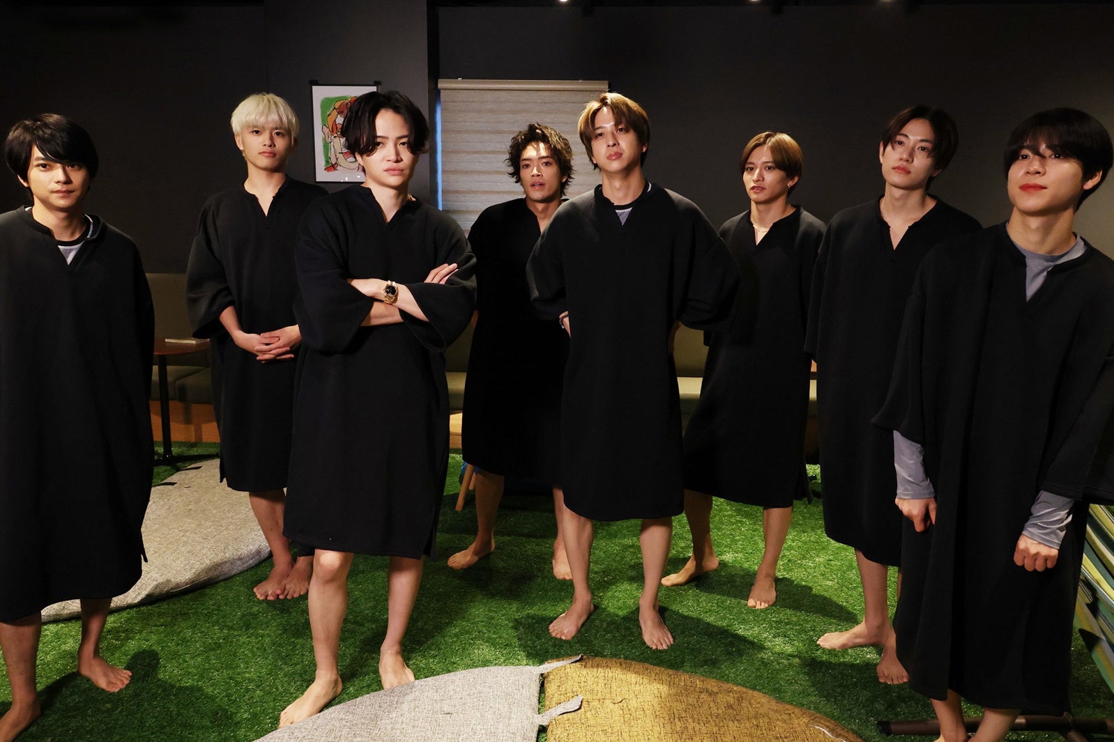 timelesz、“テレビ初公開”初恋の思い出話も 8人裸でサウナトーク