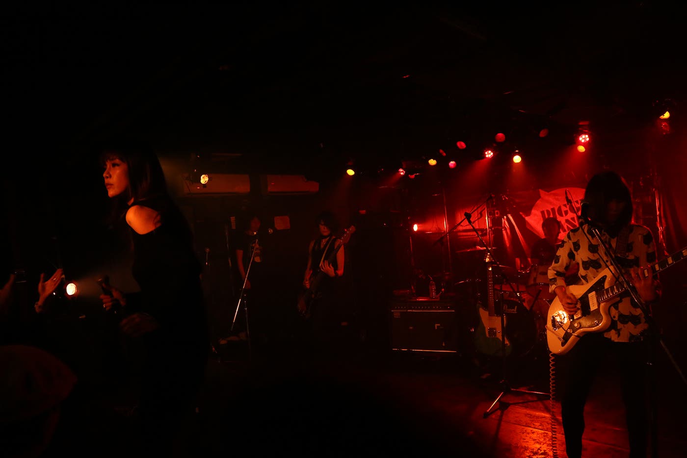 PIGGY BANKSライブの様子(画像提供:所属事務所)