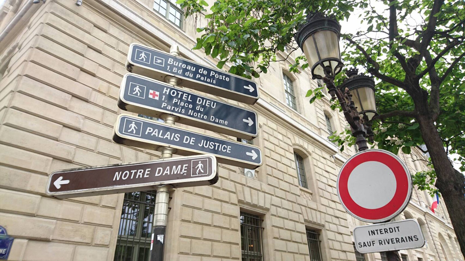 案内看板／画像提供：所属事務所