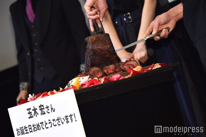 肉ケーキ (C)モデルプレス